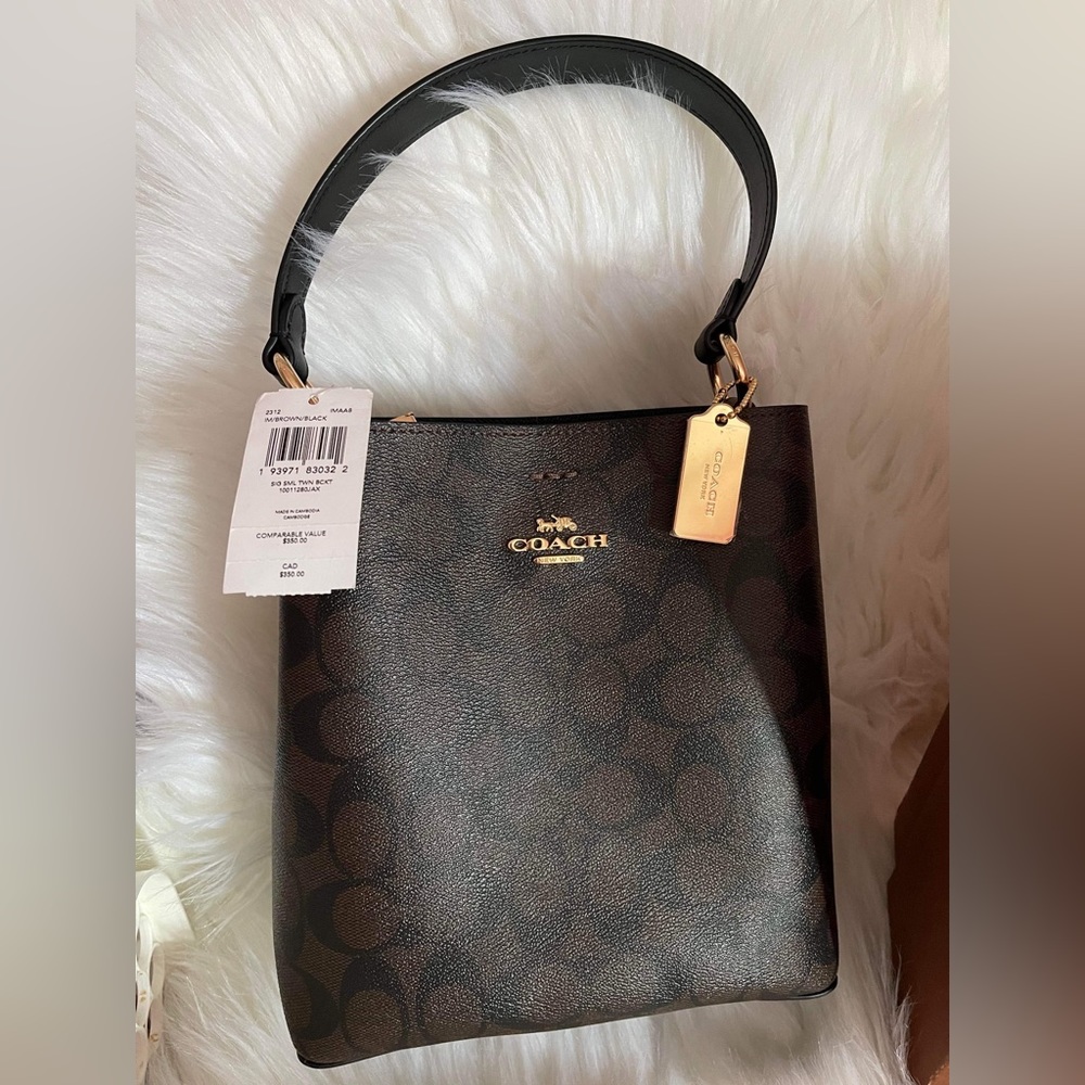NWT Small Town Bucket Bag In Signature Canvas - Picture 2 of 2